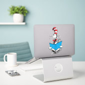 Kat in de hoed leest sticker (Laptop op bureau)