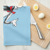Kat in de hoed neemt een buiging theedoek (Quarter Fold)
