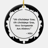 Kat in de kerstboom Funny Personalized Keramisch Ornament (Achterkant)