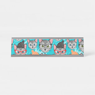 Kat in de pet bureau naambordje