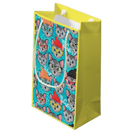 Kat in de pet klein cadeauzakje (Achterkant Gekanteld)