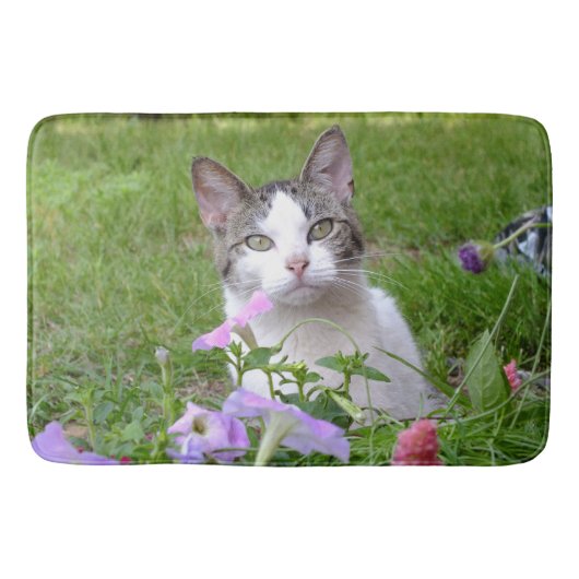 Kat in de petunias Bath Mat (Voorkant)