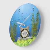 Kat in duikmasker met vork onderwater grote klok (Hoek)