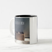 Kat in een doos. De Zen-kat-meester. Tweekleurige Koffiemok (Voorkant links)