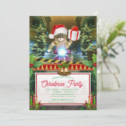 Kat in het Santa Claus-pet biedt kerstcadeau Kaart (Staand voorkant)