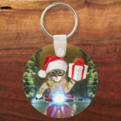 Kat in het Santa Claus-pet biedt kerstcadeau Sleutelhanger (Voorkant)