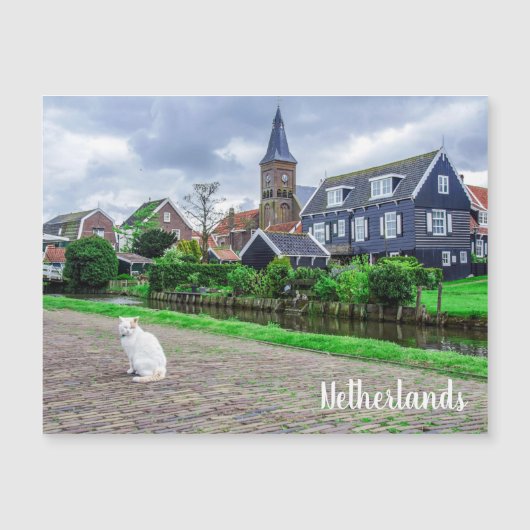 Kat in het traditionele vissersdorp (Voorkant)