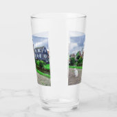 Kat in het traditionele vissersdorp glas (Links)
