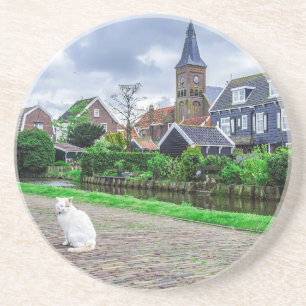Kat in het traditionele vissersdorp zandsteen onderzetter