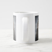 Kat in kleding grote koffiekop (Achterkant)