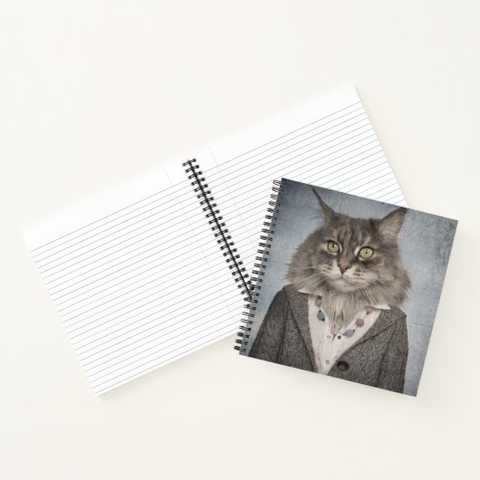 Kat in kleding notitieboek (Binnen)