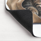 Kat in papiertas muismat (Hoek)