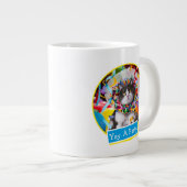 Kat in partijkloon grote koffiekop (Voorkant rechts)