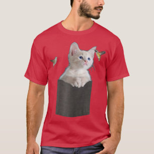 Kat in Pocket Staring bij Hummingbird Blue Eyes Wh T-shirt