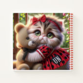 Kat in rode jurk met teddybeer notitieboek (Achterkant)
