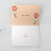 Kat in slaap gekruld foto koraal grijze verjaardag kaart