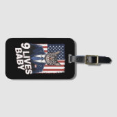 Kat in suite met Trump haar Amerikaanse vlag 9 lev Bagagelabel (Voorkant (horizontaal))