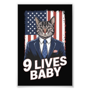 Kat in suite met Trump haar Amerikaanse vlag 9 lev Foto Afdruk