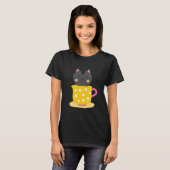 Kat in teacup-cartoon op munt t-shirt (Voorkant volledig)