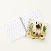 Kat is in spa met kaarslicht notitieboek (Binnen)