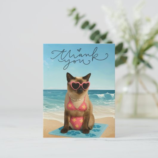 Kat is op het strand briefkaart (Staand voorkant)