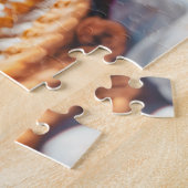 Kat leest boek op gebreide deken legpuzzel (Zijkant)