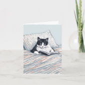 kat lezend in bed kaart (Voorkant)