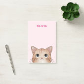 Kat liefhebbers zoete kitten kijkt naar je naam post-it® notes (Kantoor)