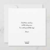 Kat loungen onder een kerstboom. feestdagenkaart (Achterkant)