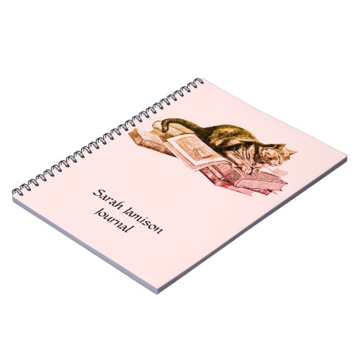 Kat Lying On Books Journal Notitieboek (Linkerzijde)