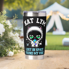 Kat Lym Space: Lost in Space Found My Vibe Geïsoleerde Drinkbeker