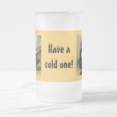 Kat maakt een Mok van een bier met een glazen bier (Center)