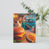 Kat met cheeseburger en friet bij het Retro Diner Briefkaart (Staand voorkant)