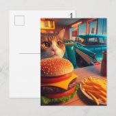 Kat met cheeseburger en friet bij het Retro Diner Briefkaart (Voorkant / Achterkant)