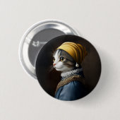 Kat met de parel oorbel ronde button 5,7 cm (Voorkant /achterkant)