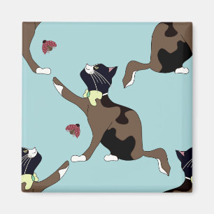 Kat met een boog vangt een ladybug. magneet