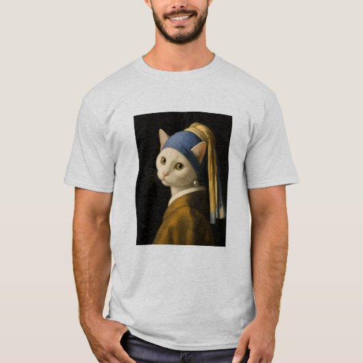 Kat met een pareloorring t-shirt (Voorkant)