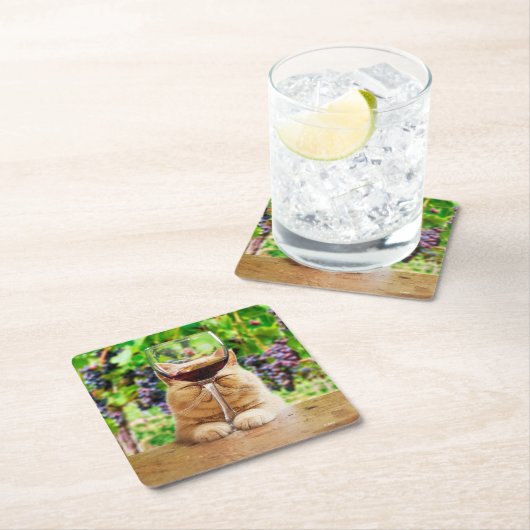 Kat met glas wijn kartonnen onderzetters (Insitu)