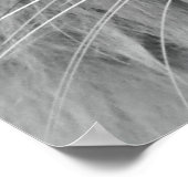 Kat met grijze en zwarte tablet met prachtige blau poster (Hoek)