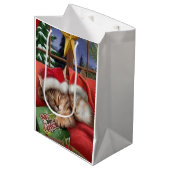 Kat met kerstmis medium cadeauzakje (Voorkant Gekanteld)