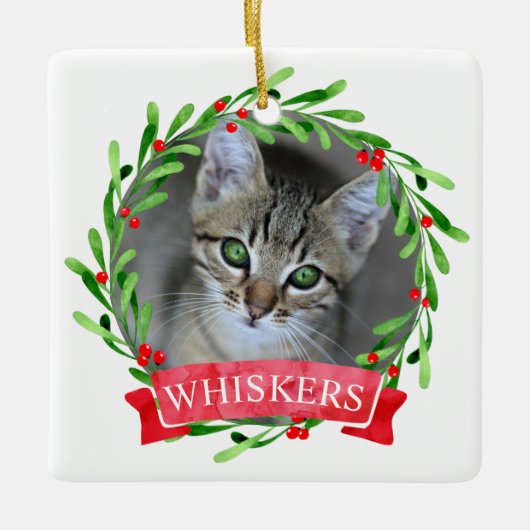 Kat met kerstmis Wreath Keramisch Ornament (Voorkant)