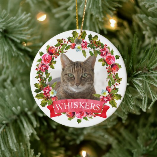 Kat met kerstmis Wreath Keramisch Ornament (Boom)
