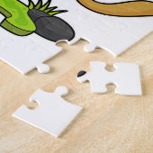 Kat met keuker tijdens gebruik legpuzzel (Zijkant)