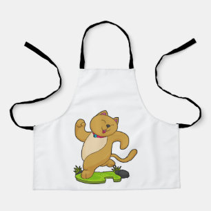 Kat met keuker tijdens gebruik schort