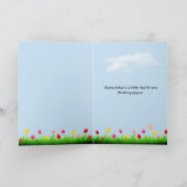 Kat met rode tulpen op een tafelkaart kaart (Binnen)