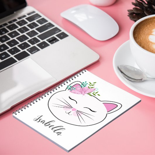 Kat met roze vlinder op maat notitieboek