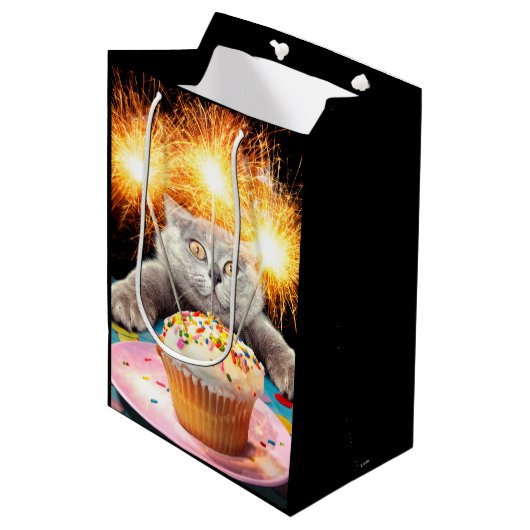 Kat met Sparkler Cupcake Medium Cadeauzakje (Voorkant Gekanteld)