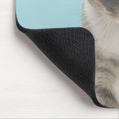 Kat met speelgoed muis op tapijt muismat (Hoek)