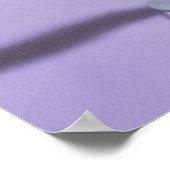 Kat met verjaardagscadeau pet blaast kaarsen uit poster (Hoek)