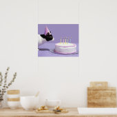Kat met verjaardagscadeau pet blaast kaarsen uit poster (Keuken)